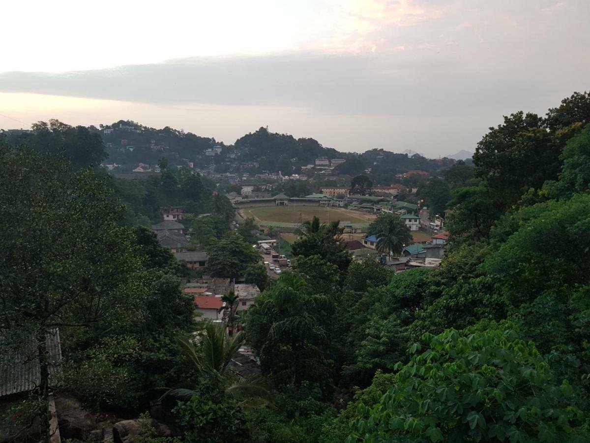 Kelum Homestay Kandy Dış mekan fotoğraf